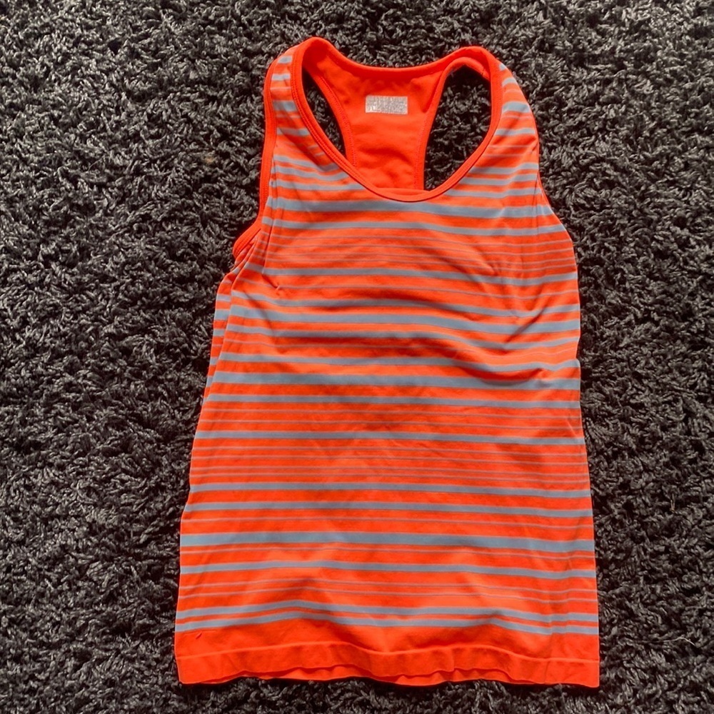Athleta sports tank size medium T-1